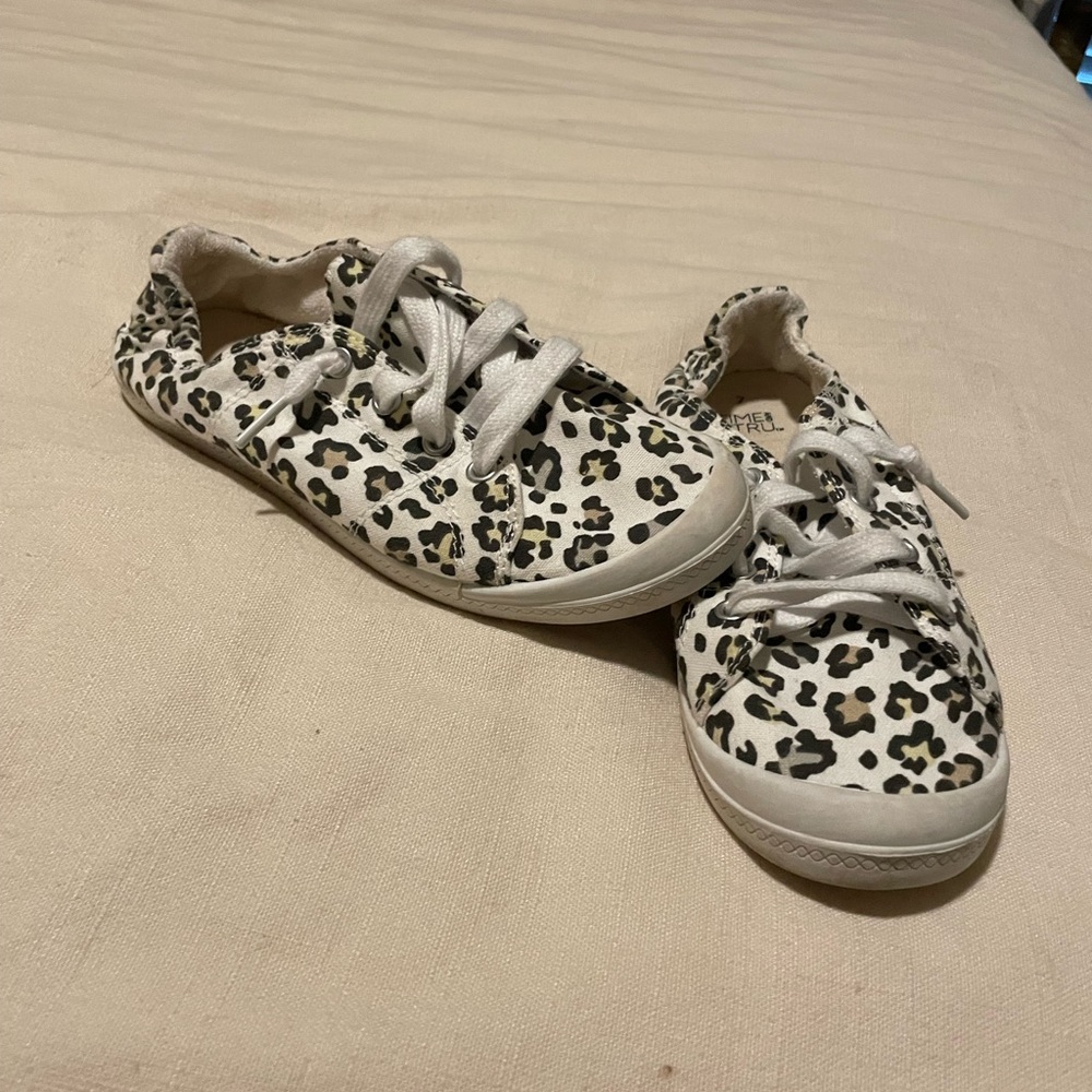 Shoes size 7